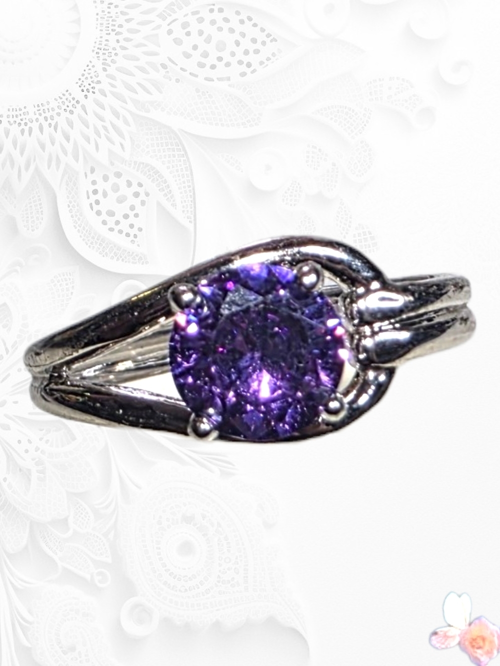 Purple CZ Solitaire Ring Silver Tone Split Shank Statement Ring Size 7.5 - Picture 1 of 3